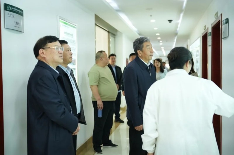山西省供銷(xiāo)合作社聯(lián)合社黨組書(shū)記、理事會(huì)主任高建軍一行蒞臨公司調(diào)研指導(dǎo)