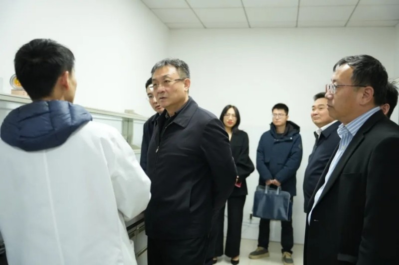 山東省供銷(xiāo)合作社聯(lián)合社黨組書(shū)記、理事會(huì)主任張傳忠一行蒞臨公司調(diào)研交流