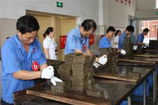 熱烈祝賀集團(tuán)白沙溪茶廠總經(jīng)理劉新安、常務(wù)副總經(jīng)理肖益平、益陽(yáng)茶廠質(zhì)管部經(jīng)理黃燕入選第四批省級(jí)非物質(zhì)文化遺產(chǎn)代表性傳承人